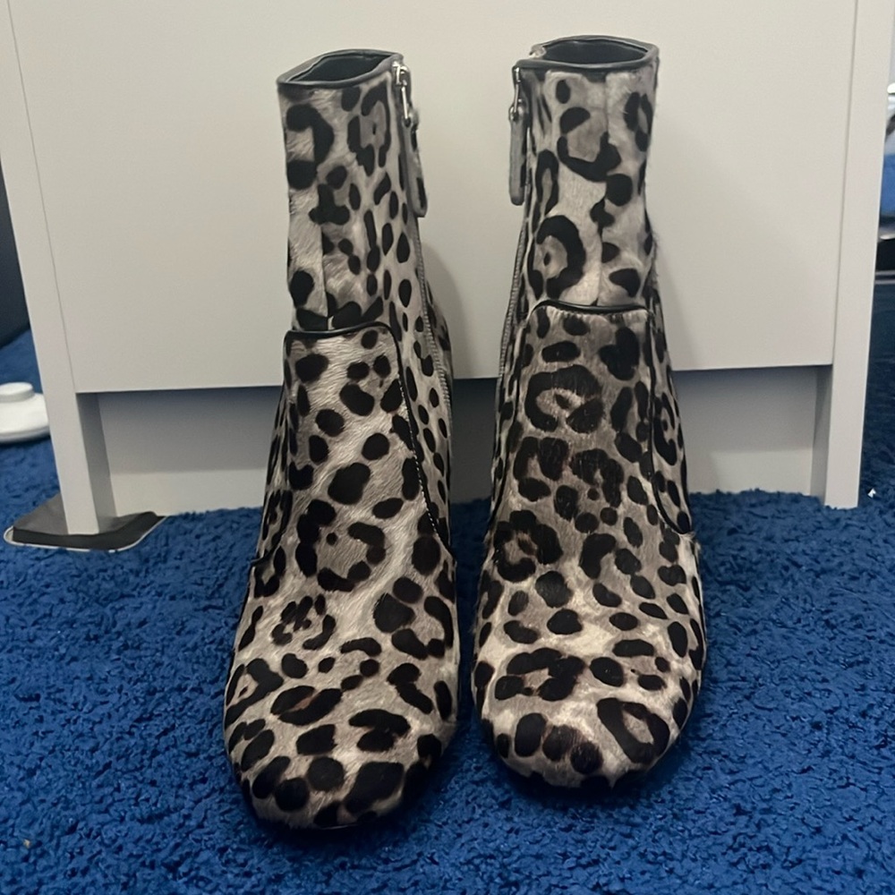 NINE WEST Jilene Block Heel Leopard Print Calf Hair Booties Grey | never worn